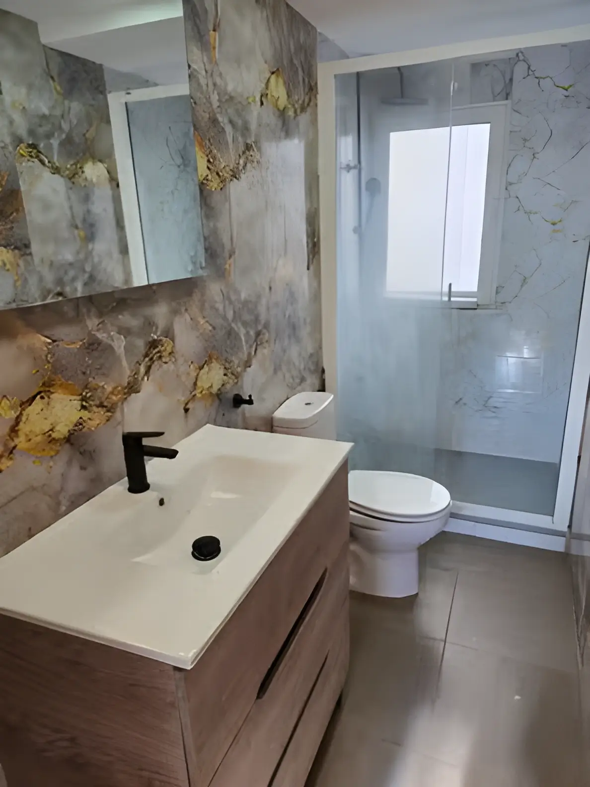 Reformas de Baños Huelva con plato de ducha moderno